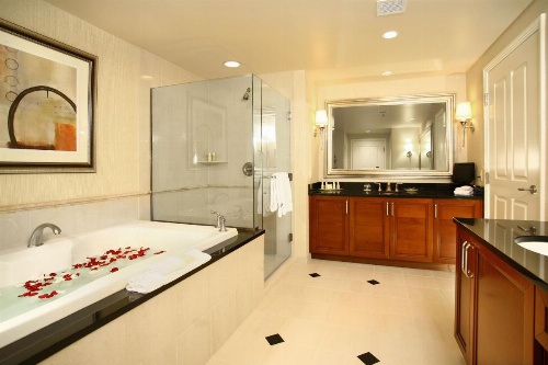 Luxury Suites International at The Signature image 11
