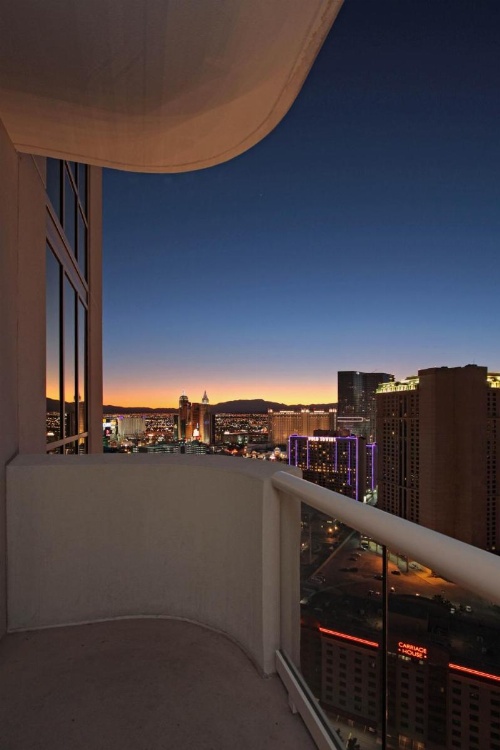 Luxury Suites International at The Signature image 27