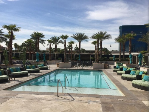 Luxury Suites International at The Signature image 32