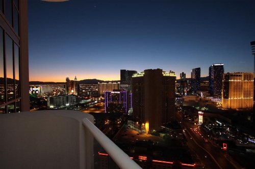 Luxury Suites International at The Signature image 38