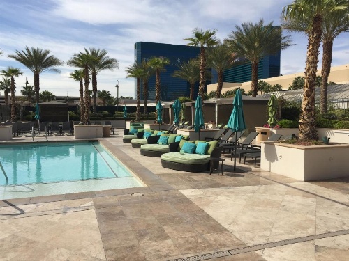Luxury Suites International at The Signature image 43